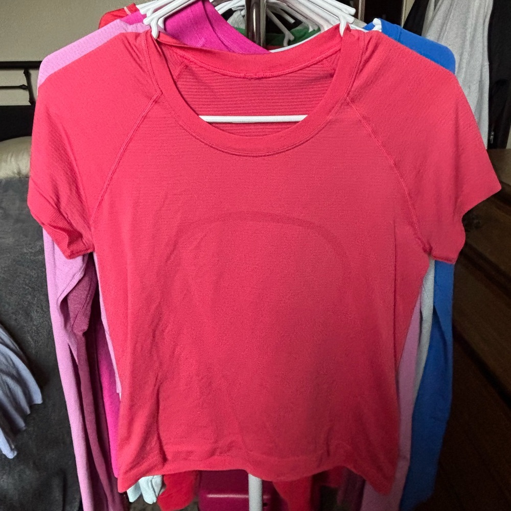 lululemon athletica Coral Short Sleeve Tee - Picture 2 of 4